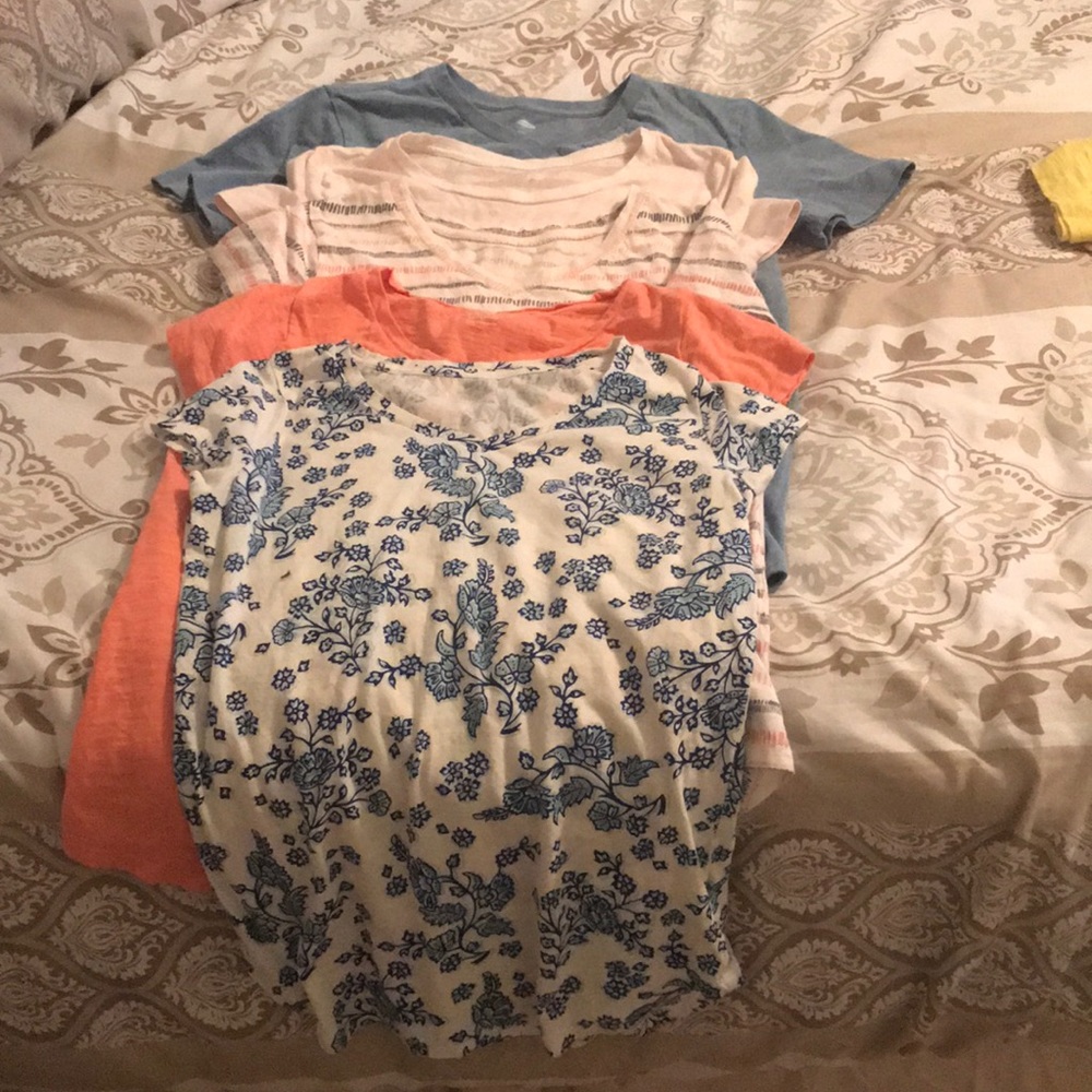 2/$6 5 Old navy T-shirts all together